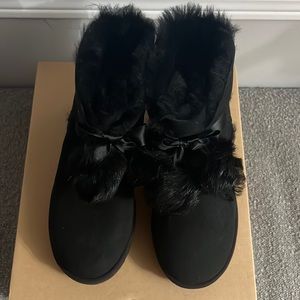 Authentic brand new in box black UGG black Gita boots size 7